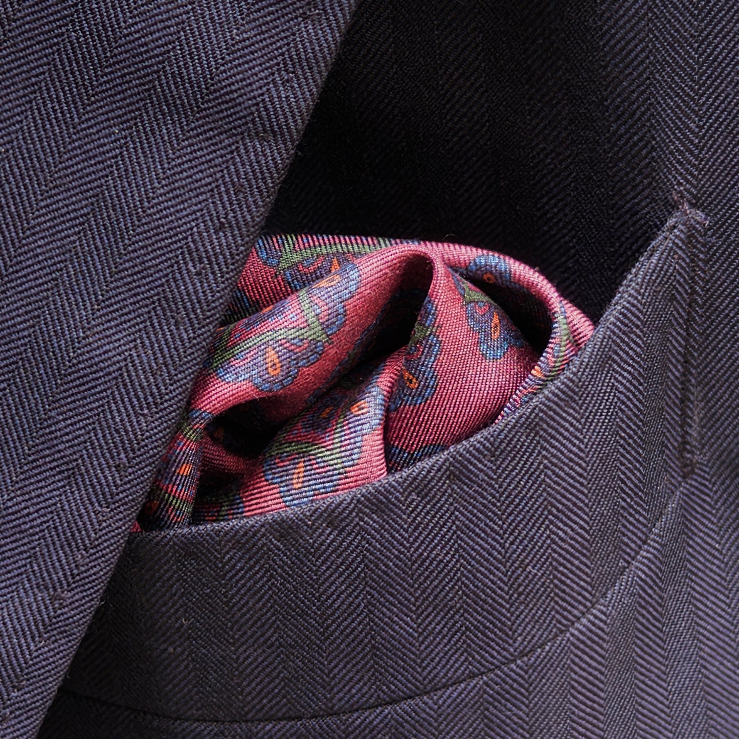 Pañuelo de Seda Ancient Madder – Reversible Medallón Borgoña y Azul