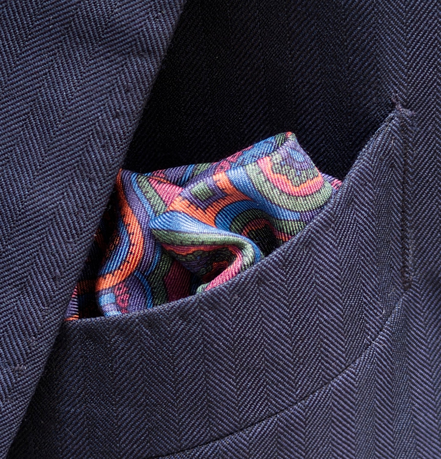 Pañuelo de Seda Ancient Madder – Reversible Medallón Borgoña y Azul