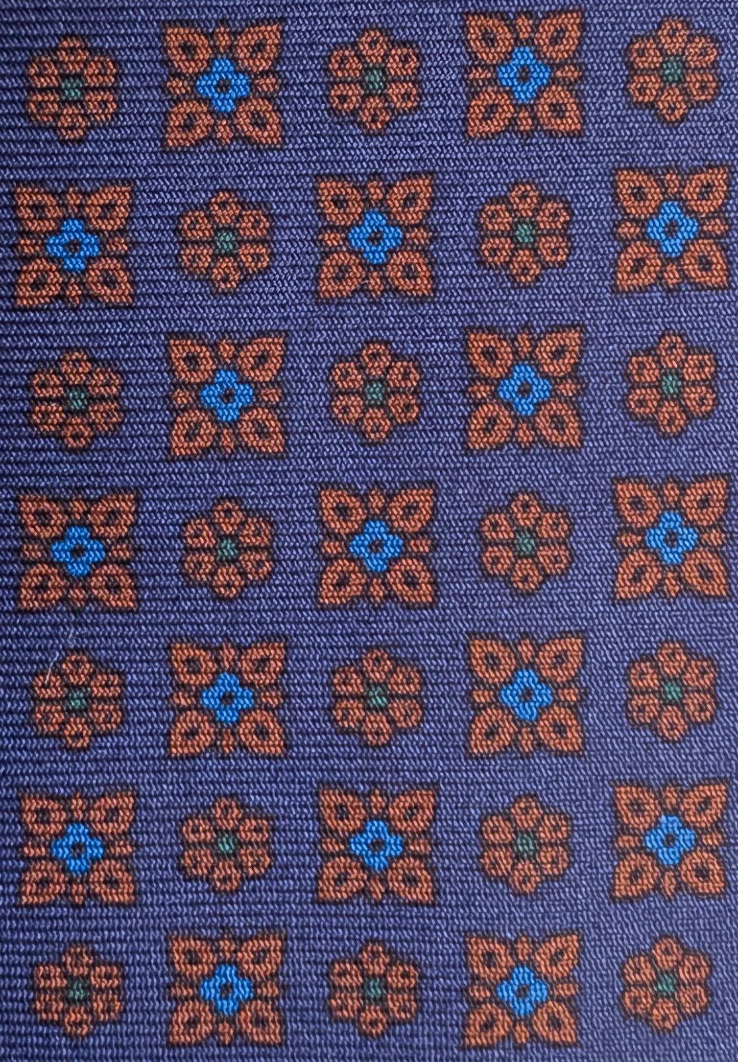 Corbata de Seda Ancient Madder Azul Marino con Micropatrón Floral Geométrico